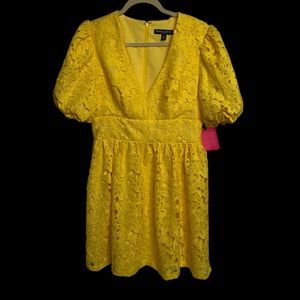 Yellow Dress w/pockets size 12. Short 36” from shoulder.
